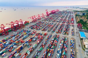 解説】海上コンテナの通関の種類と関税・減価償却・耐用年数について